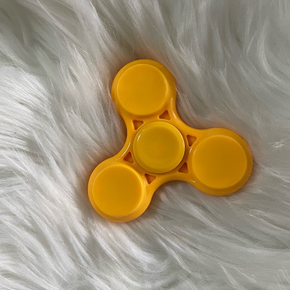 2 Yellow Handspinners - Picture 9 of 10